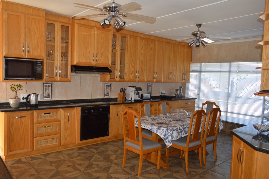 4 Bedroom Property for Sale in Flamwood North West